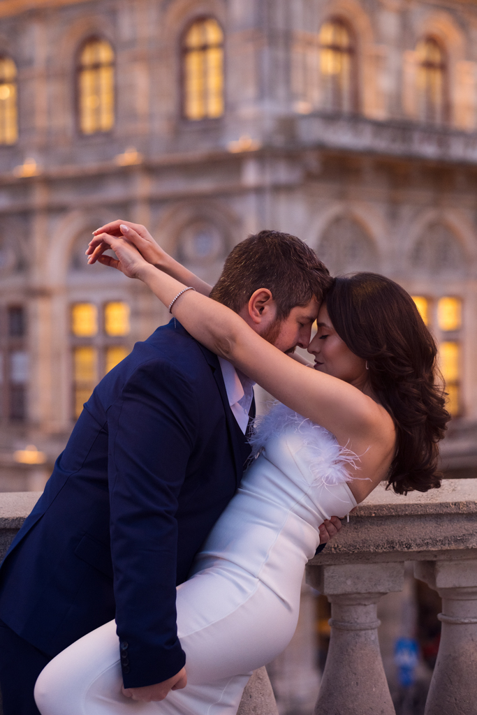 viennaphotoshootsvienna-10 roamtic pre-wedding photoshoot in Vienna with the vienna lights